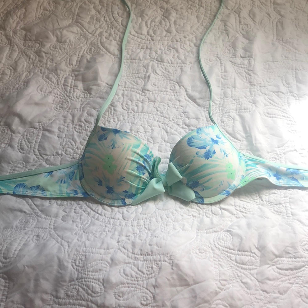 🎊2 for 15🎊Hollister bikini top